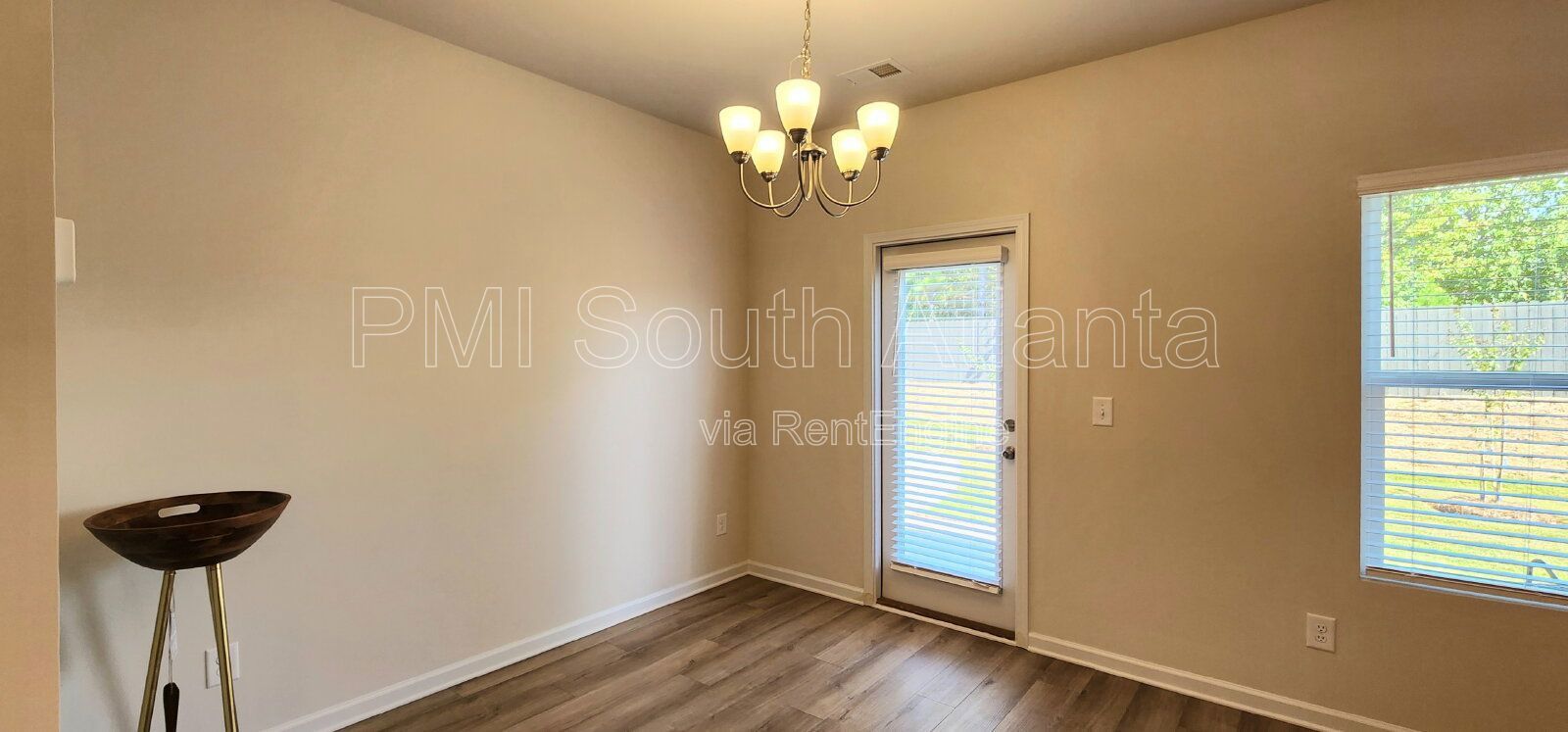 Modern Luxury Townhome – 3BR/2.5BA, Garage, Patio, $2,200/mo – McDonough, GA property image