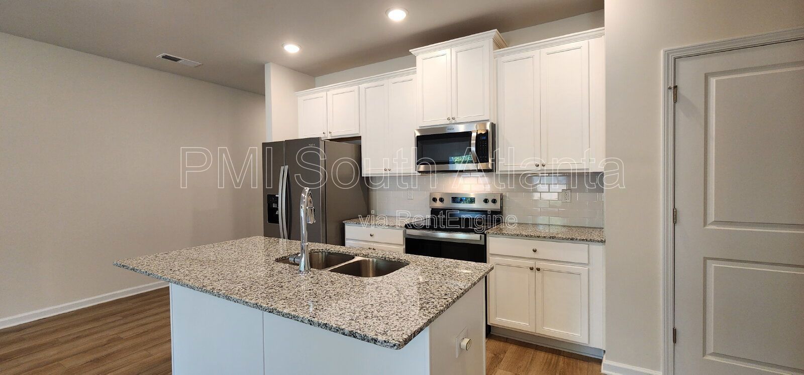 Modern Luxury Townhome – 3BR/2.5BA, Garage, Patio, $2,200/mo – McDonough, GA property image