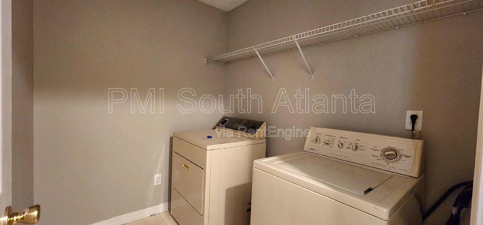 3BR / 2.5BA Two-Story Home with Soaring Living Room, Fireplace, Updated Kitchen with Gas Stove, and Private Backyard Deck – $1,800/Month property image