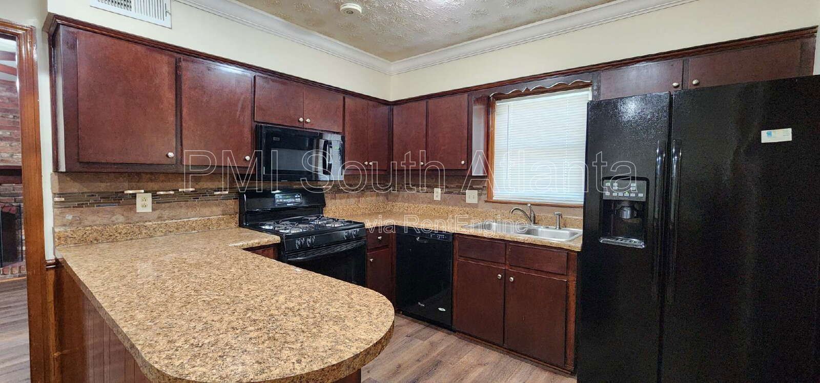 4 Bedrooms | 2 Bathrooms | 2,041 Sq Ft | Pet Friendly property image