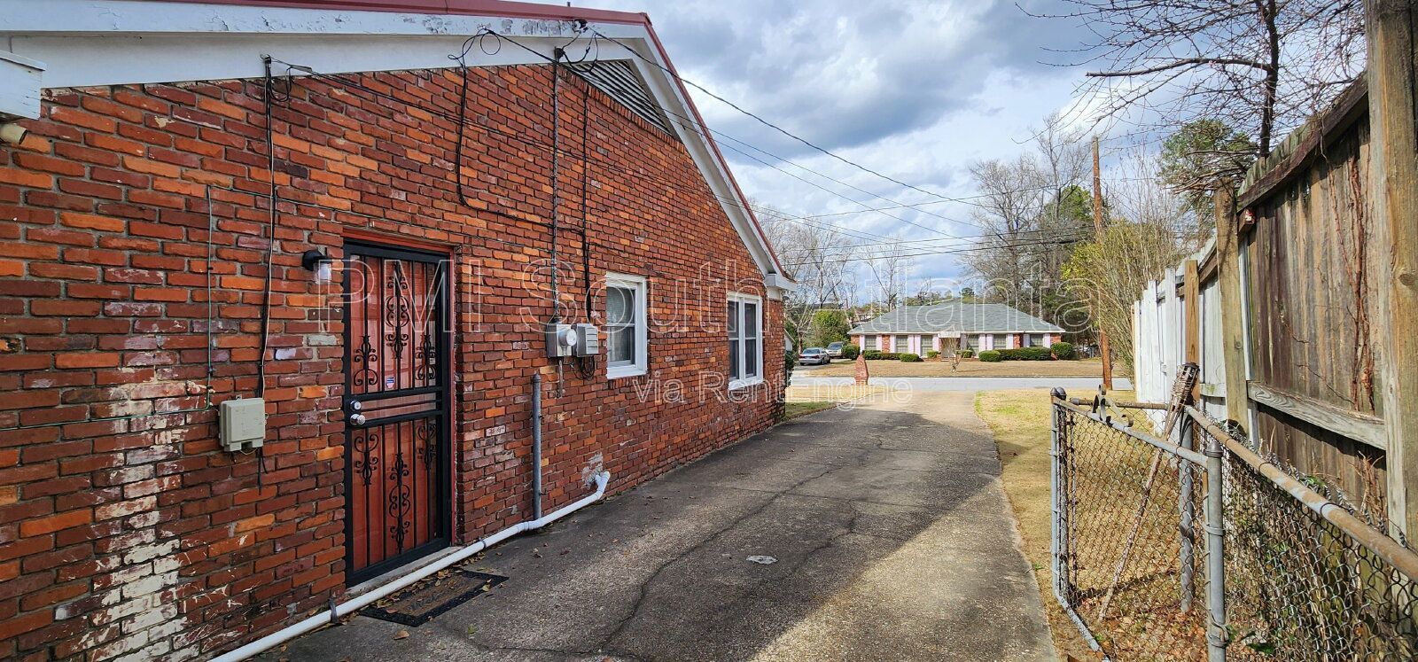 4 Bedrooms | 2 Bathrooms | 2,041 Sq Ft | Pet Friendly property image