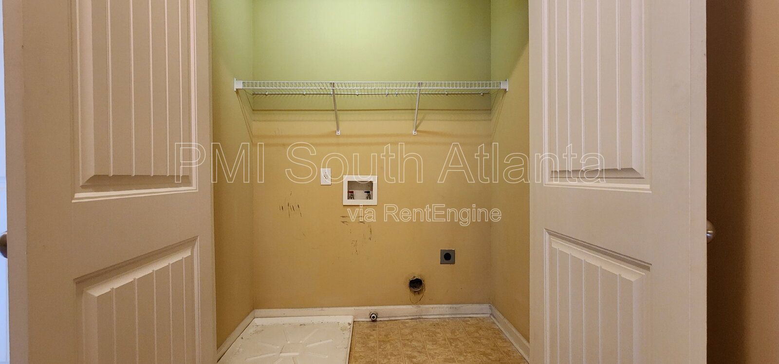 Executive Townhome for Rent in Peachtree City | Walk to Shopping | 3 Bed w/ Private Baths | $2,650 property image