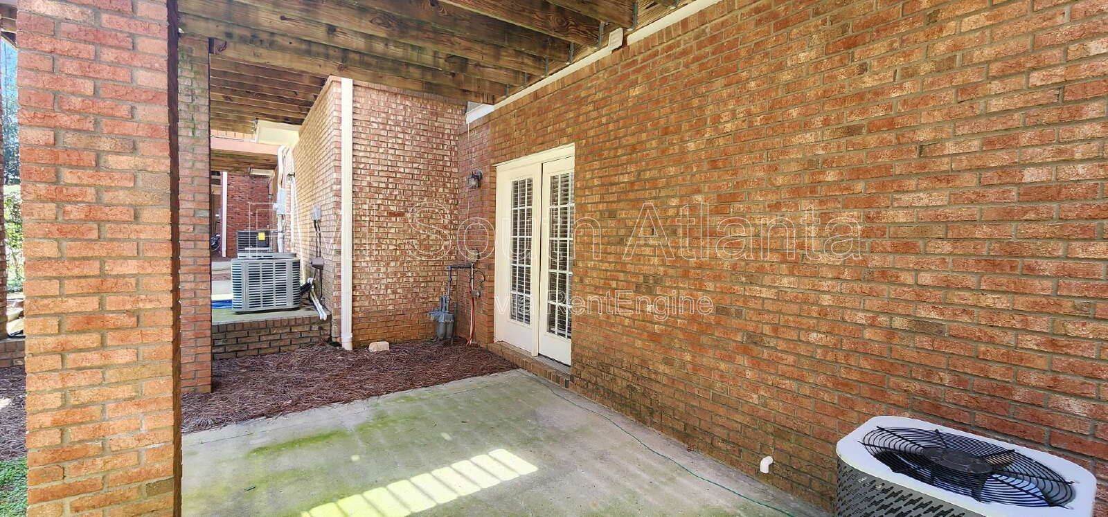 Executive Townhome for Rent in Peachtree City | Walk to Shopping | 3 Bed w/ Private Baths | $2,650 property image