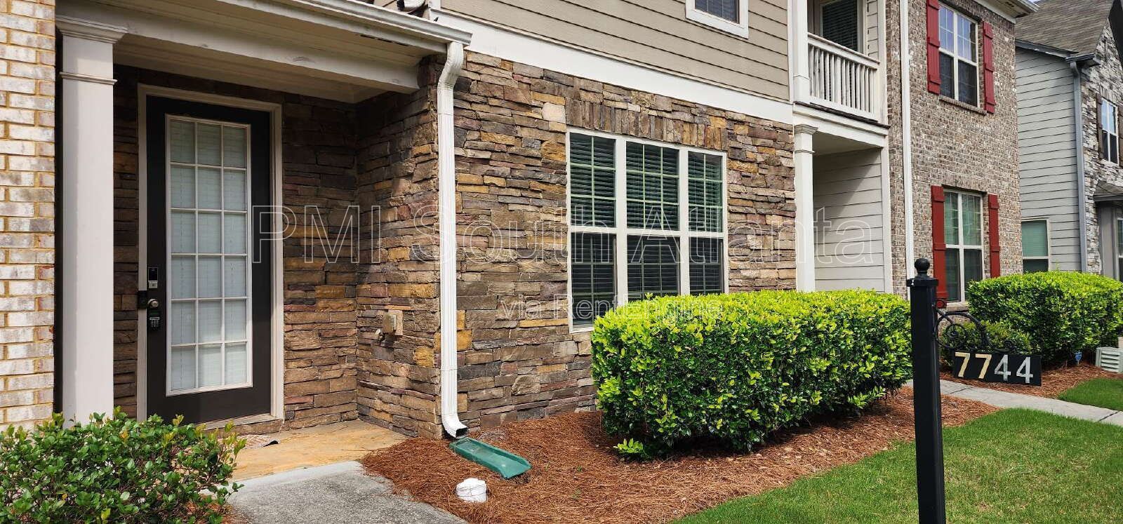 Luxury 3 Bedroom Townhome for Rent in Fairburn, GA | Pool & Tennis Community | Washer & Dryer Included | $2,350/Month property image