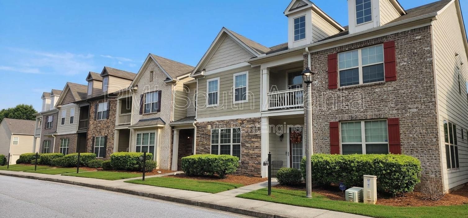 Luxury 3 Bedroom Townhome for Rent in Fairburn, GA | Pool & Tennis Community | Washer & Dryer Included | $2,350/Month property image