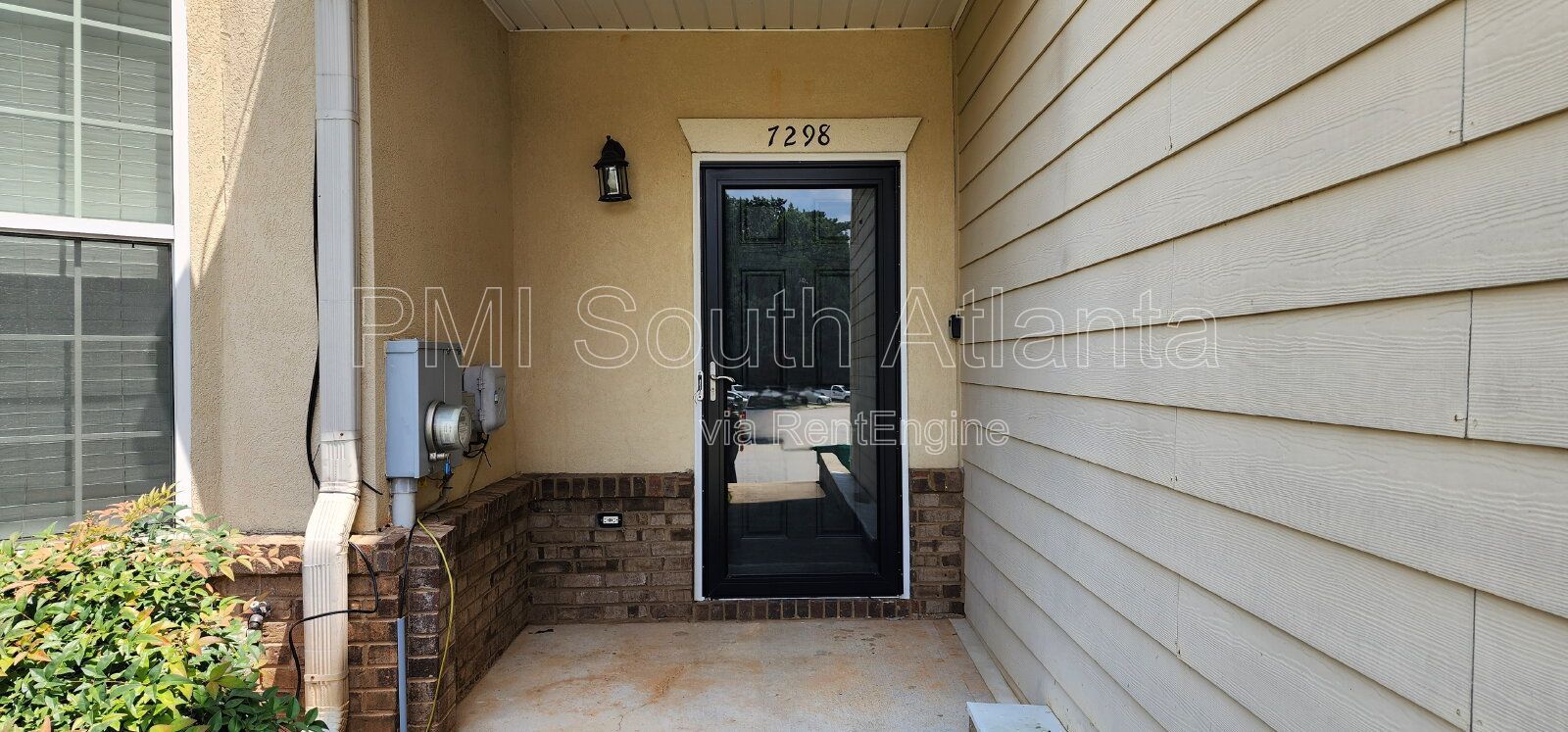Spacious 3BR/2.5BA Townhome with Lawn Care Included | Pets Welcome | 7298 Wagon Wheel Ct, Jonesboro, GA property image