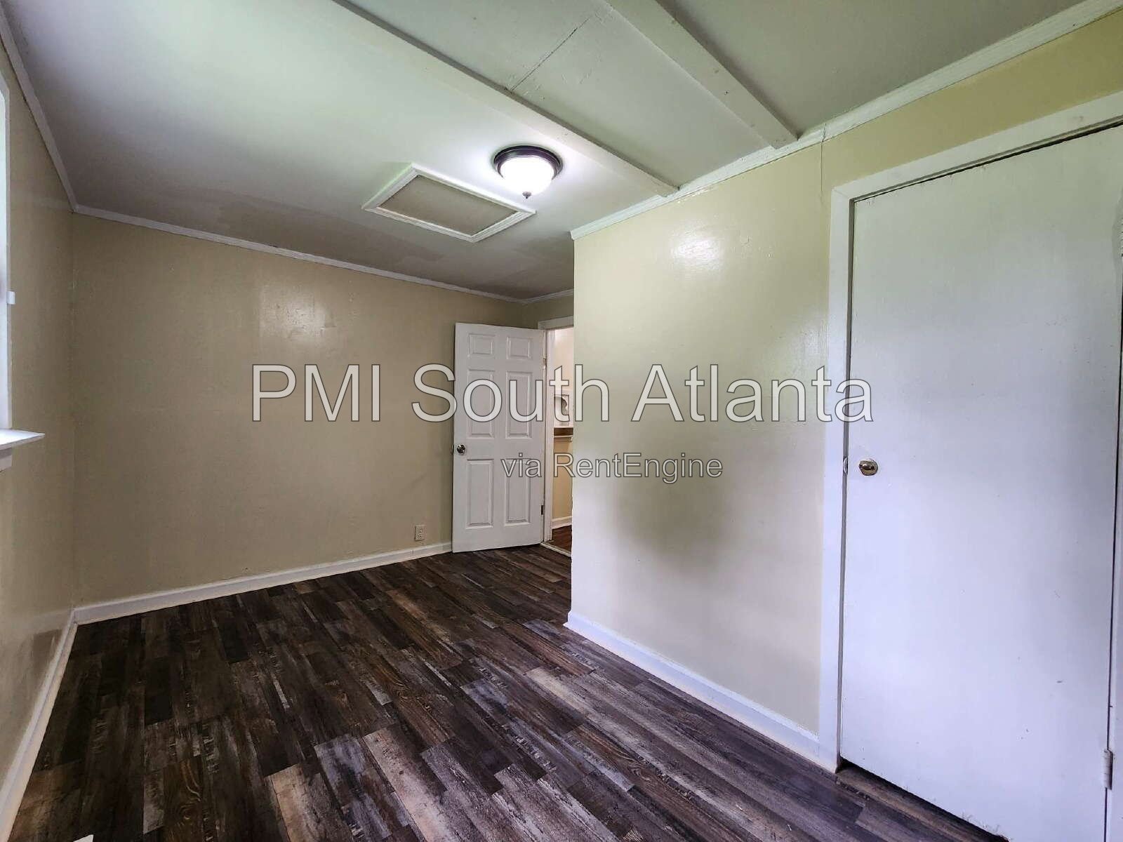 Charming 3 Bedroom Home with Huge Backyard in the Heart of Griffin! property image