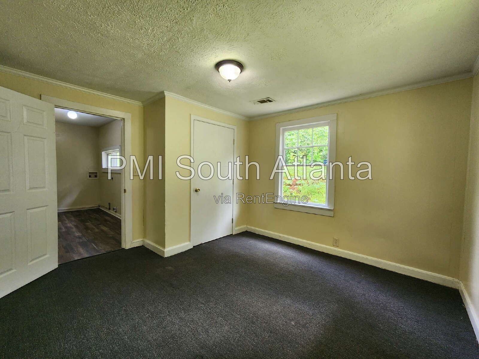 Charming 3 Bedroom Home with Huge Backyard in the Heart of Griffin! property image