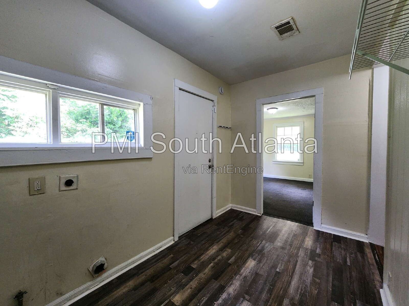 Charming 3 Bedroom Home with Huge Backyard in the Heart of Griffin! property image