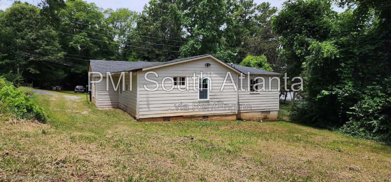 Charming 3 Bedroom Home with Huge Backyard in the Heart of Griffin! property image