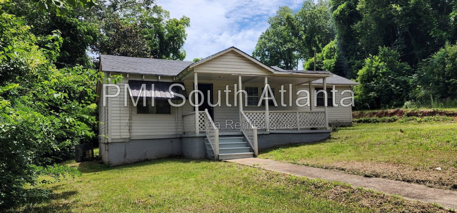 Charming 3 Bedroom Home with Huge Backyard in the Heart of Griffin! property image