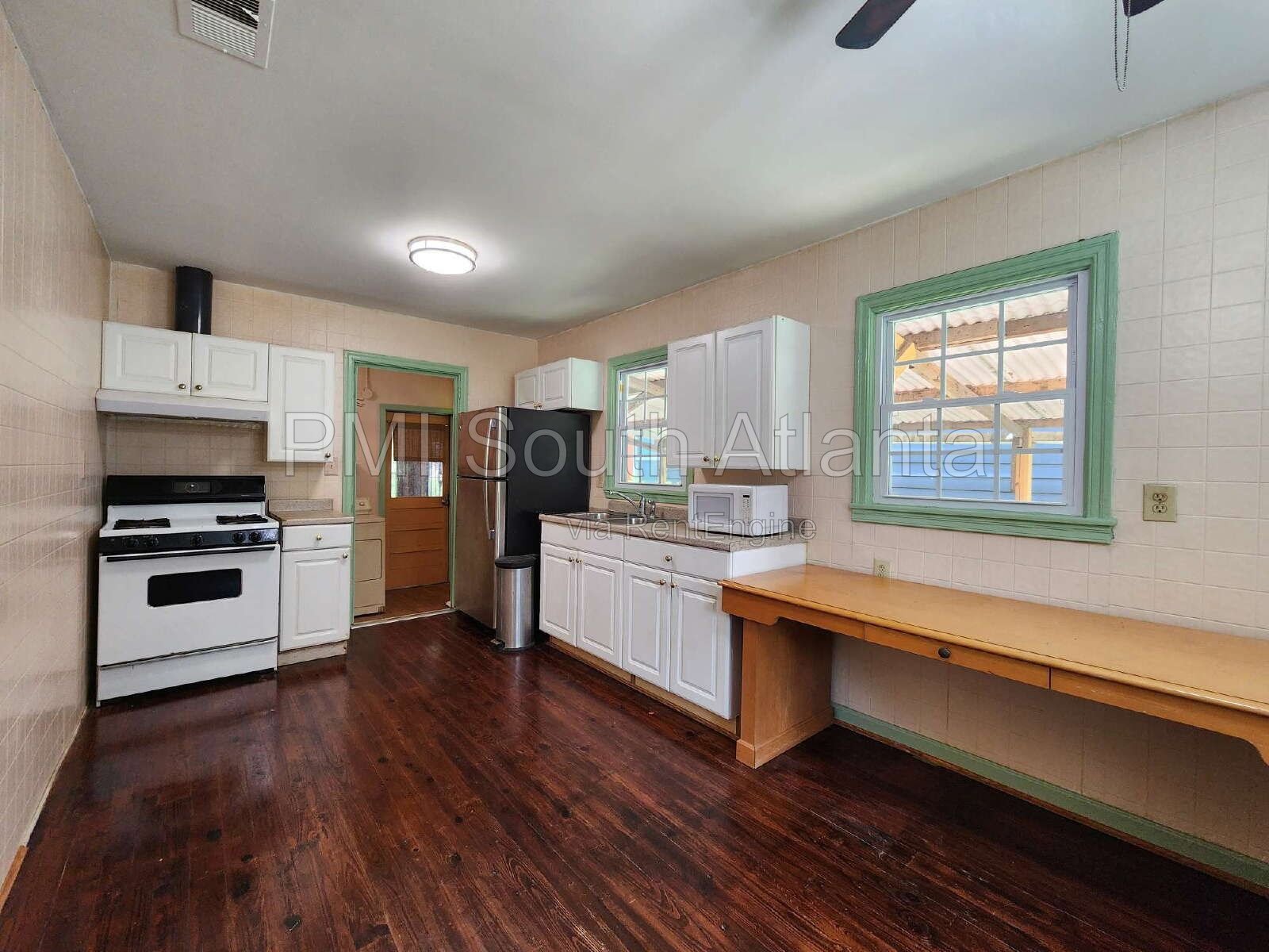 3-Bedroom Atlanta Home for Rent – Hardwood Floors, Huge Backyard & Covered Parking | $1,495/Month property image