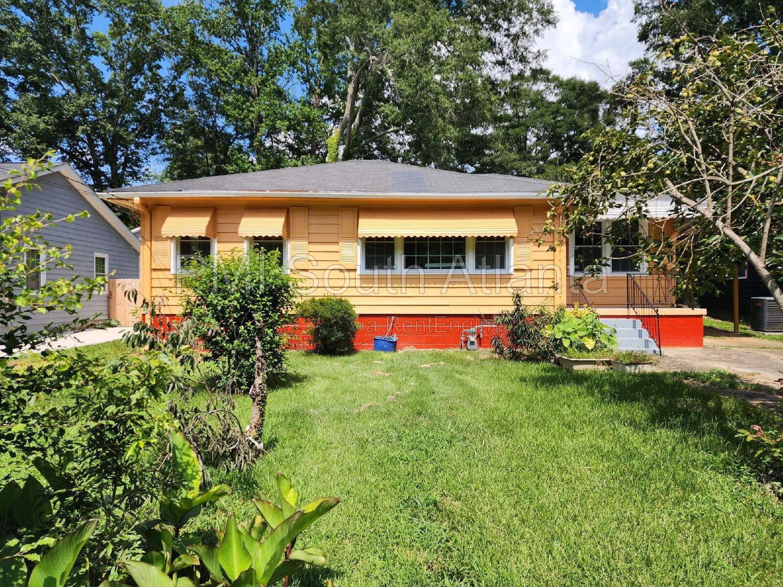 3-Bedroom Atlanta Home for Rent – Hardwood Floors, Huge Backyard & Covered Parking | $1,495/Month property image