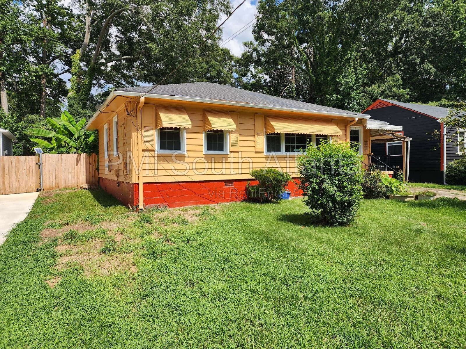 3-Bedroom Atlanta Home for Rent – Hardwood Floors, Huge Backyard & Covered Parking | $1,495/Month property image